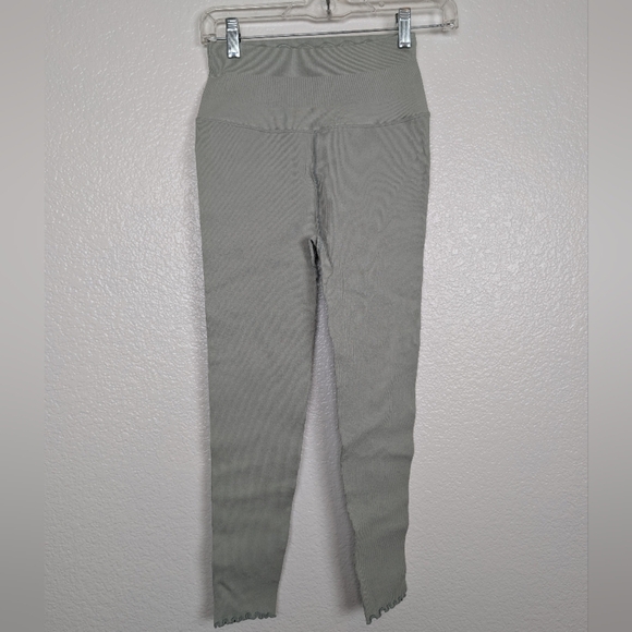 NWOT Spiritual Gangster Ruffle Leggings Sage - Picture 1 of 3